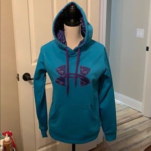 Excellent condition under armor sweatshirt